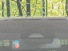 【トヨタセーフティセンス】走行中に前方の車両等を認識し、衝突しそうな時は警報とブレーキで衝突回避と被害軽減をアシスト。より安全にドライブをお楽しみいただけます。 5