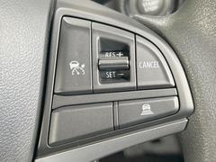 �ڥ����ץƥ��֥��롼������ȥ�����۹�®ƻϩ�Ǥ�Ĺ��Υ���Ԥ��ڤˡ�����ư��®�٤��ݤĥ��롼������ȥ����뤬�����ͷڸ������ƥ��Ϣ�Ȥ��������μ�ξ���Τ��Ƽִ֤��ݤĤ褦��®��Ĵ�ᤷ�Ƥ���ޤ����� 3