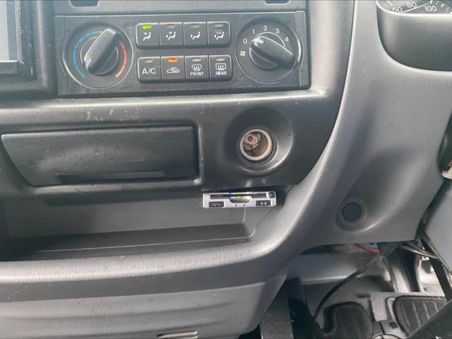 ボンゴバン ＧＬ　低床ハイルーフ　４ＡＴ　４ＷＤ　５人乗り　フルセグＴＶナビ　Ｂｌｕｅｔｏｏｔｈ　ＥＴＣ　前後同色バンパー　パワーウインド　フロアマット　荷室マット　両側スライドドア　積載量９００ｋｇ　禁煙車（7枚目）