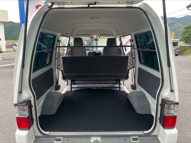 ボンゴバン ＧＬ　低床ハイルーフ　４ＡＴ　４ＷＤ　５人乗り　フルセグＴＶナビ　Ｂｌｕｅｔｏｏｔｈ　ＥＴＣ　前後同色バンパー　パワーウインド　フロアマット　荷室マット　両側スライドドア　積載量９００ｋｇ　禁煙車（21枚目）