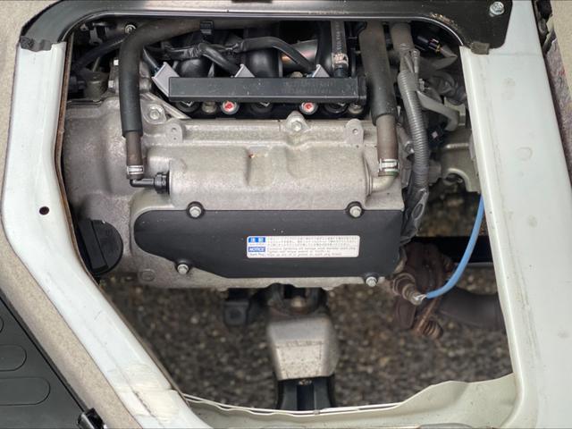 とても綺麗なエンジンです。Ｒ０６Ａのエンジンはよく走ります。走行距離が１１８０００キロですのでエンジン・ＡＧＳ等非常に調子良いです♪