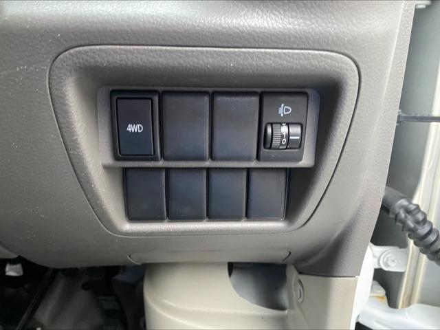２ＷＤと４ＷＤの切替はスイッチ１つでおこないます。ヘッドライトべライザーついてます。