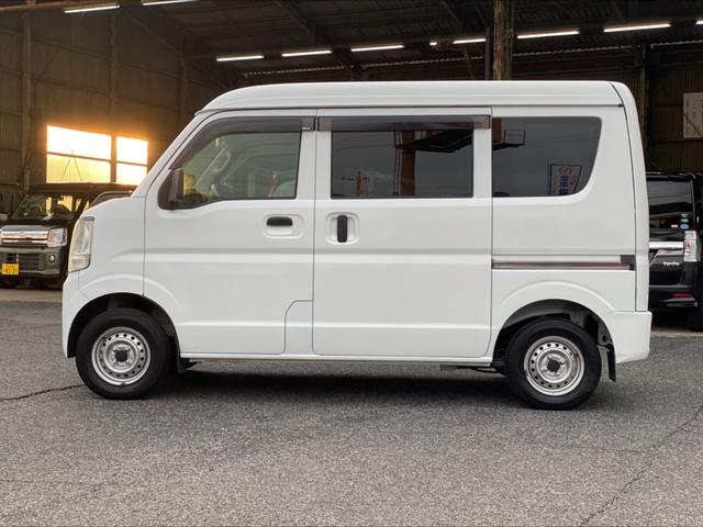 車体左側の全体画像です。大きな傷や凹みなくとても綺麗です。