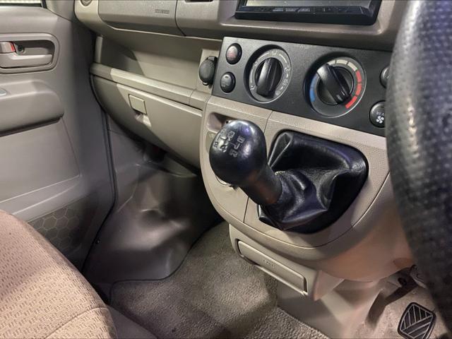 エブリイ ジョインターボ　４ＷＤ　５ＭＴ　ナビ　バックカメラ　ＥＴＣ　Ｂｌｕｅｔｏｏｔｈ　フルセグＴＶ　　クラッチオーバーホール付き　フロントフォグランプ　パワーウインド　キーレス　電動格納ミラー　フロアマット　ドアバイザー（3枚目）