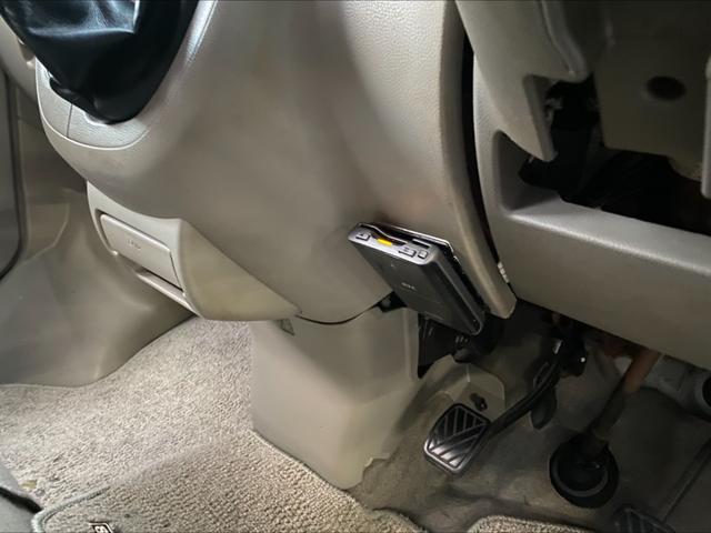 エブリイ ジョインターボ　４ＷＤ　５ＭＴ　ナビ　バックカメラ　ＥＴＣ　Ｂｌｕｅｔｏｏｔｈ　フルセグＴＶ　　クラッチオーバーホール付き　フロントフォグランプ　パワーウインド　キーレス　電動格納ミラー　フロアマット　ドアバイザー（10枚目）