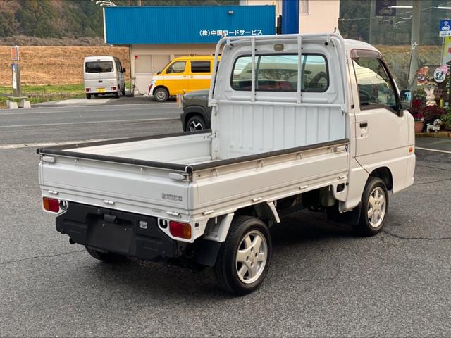 サンバートラック ＴＢ　５ＭＴ　４ＷＤ　６３３００キロ　エアコン　パワステ　三方開　１３インチアルミホイール　フロアマット　ドアバイザー　タイミングベルト取替　エアバック　車検整備付（13枚目）