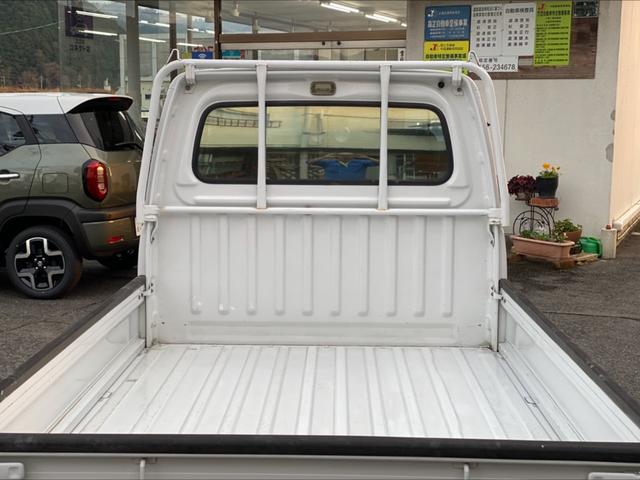 サンバートラック ＴＢ　５ＭＴ　４ＷＤ　６３３００キロ　エアコン　パワステ　三方開　１３インチアルミホイール　フロアマット　ドアバイザー　タイミングベルト取替　エアバック　車検整備付（15枚目）