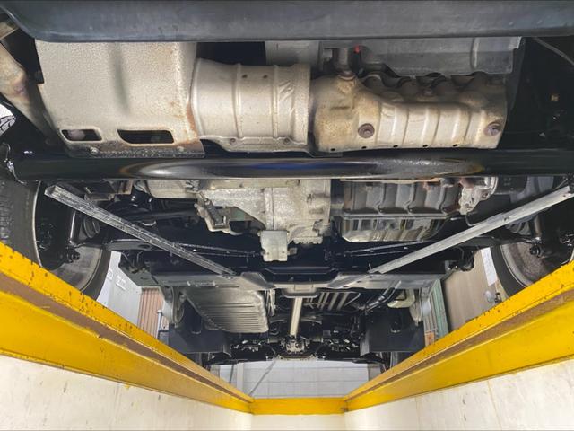 サンバートラック ＴＢ　５ＭＴ　４ＷＤ　６３３００キロ　エアコン　パワステ　三方開　１３インチアルミホイール　フロアマット　ドアバイザー　タイミングベルト取替　エアバック　車検整備付（31枚目）