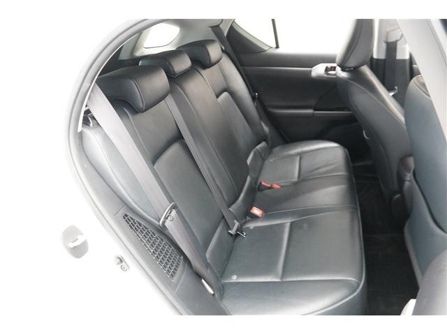 CT CT200h バージョンL DVD再生可能 横滑り防止 リアカメラ Pシート AAC ナビTV 本革 ABS サイドエアバック クルーズC AW ミュージックプレイヤー接続可 HDDナビゲーション イモビライザー エアバッグ(6枚目)