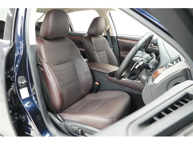 本革シートは高級感漂う見た目、水濡れへの耐久性に優れています。さらに静電気が発生しにくくほこりも目立ちにくいです。