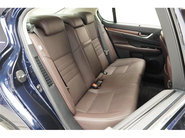 男女問わず座りやすいシートです。