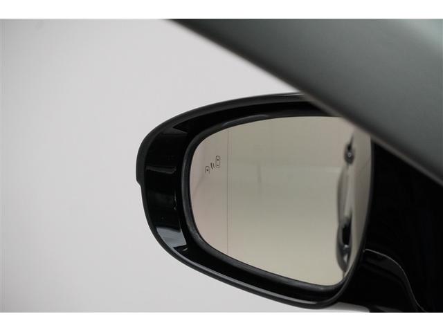 ブラインドスポットモニターです。隣の車線を走行する車両をレーダーで感知し運転をアシストしてくれます。