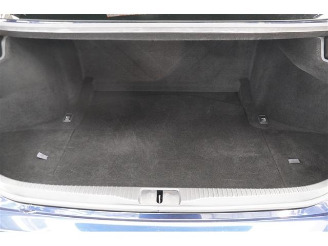 開口部も広く、普段の買い物などに十分なラゲージスペースを確保しています。