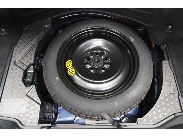 スペアタイヤがついています。パンクや事故などのトラブル発生時にすぐタイヤを交換して走行できます。