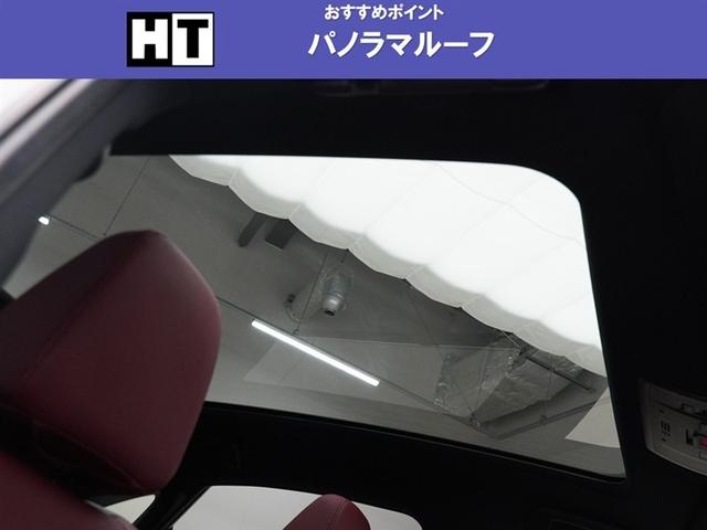 フロントからリヤまで広がる大面積のサンルーフです。