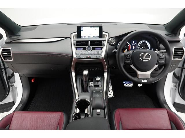 高揚感の高まる美しいインテリアデザインのコクピット。上質なインテリアがお好みの方にはおすすめです。