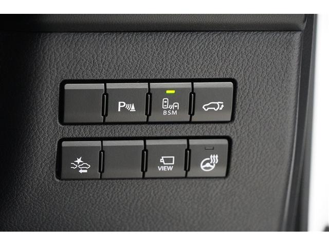 機能性溢れる運転席まわり。使いやすいスイッチ類の配置で運転中のストレスを軽減し楽しくドライブできますよ。