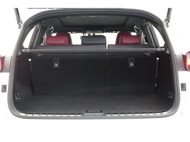 開口部も広く、普段の買い物などに十分なラゲージスペースを確保しています。