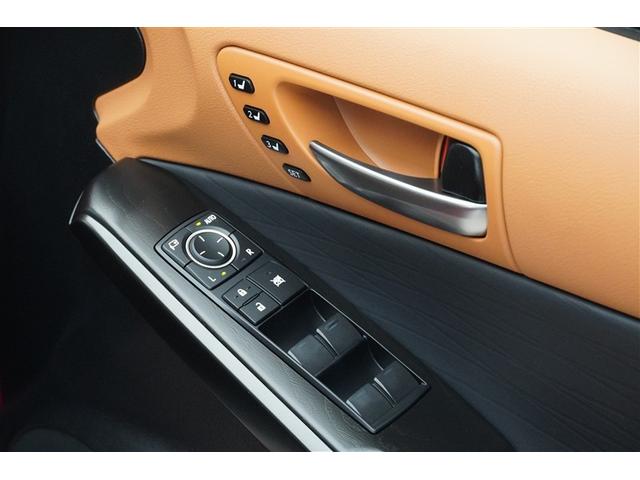 ＩＳ ＩＳ３００ｈ　バージョンＬ　衝突被害軽減　パワーウィンドウ　ＥＴＣ車載器　１オーナー　オートクルーズ　サイドＳＲＳ　パワーステアリング　電動シート　キーレス　ＴＶナビ　ＤＶＤ　ＡＣ　盗難防止システム　横滑り防止機能　エアバッグ（29枚目）