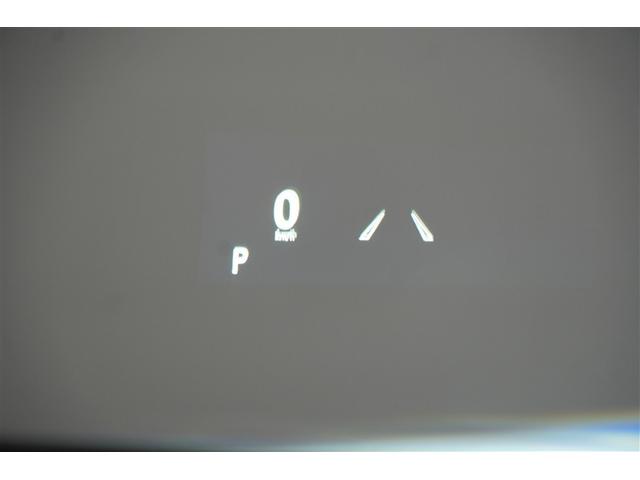 �^�]��̖ڂ̑O�̃K���X�ɃX�s�[�h���[�^�[����\�����Ă����w�b�h�A�b�v�f�B�X�v���C�B�����̈ړ������Ȃ��Ă��ނ̂ŉ^�]�ɏW���ł��܂��B