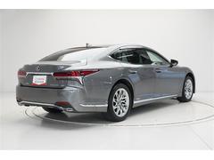 ４ＷＤ車です。雪道や舗装されていない道路でもスムーズな走行ができます。 4