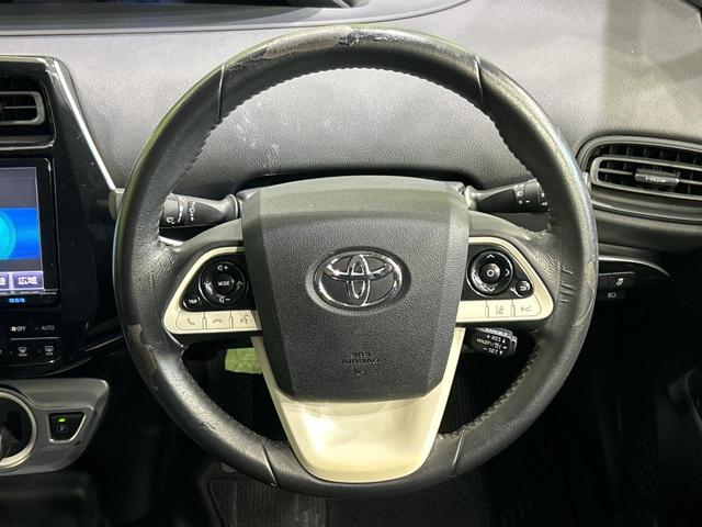 プリウス Ｓ　禁煙車　純正９型ナビ　衝突軽減装置　Ｂｌｕｅｔｏｏｔｈ　フルセグ　バックカメラ　ドライブレコーダー　ＥＴＣ　クルーズコントロール　ＬＥＤヘッドライト　スマートキー　オートエアコン　革巻きステアリング（11枚目）