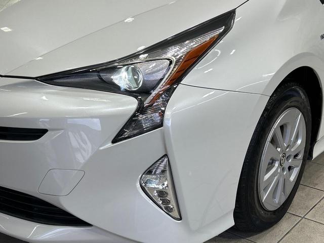 プリウス Ｓ　禁煙車　純正９型ナビ　衝突軽減装置　Ｂｌｕｅｔｏｏｔｈ　フルセグ　バックカメラ　ドライブレコーダー　ＥＴＣ　クルーズコントロール　ＬＥＤヘッドライト　スマートキー　オートエアコン　革巻きステアリング（12枚目）