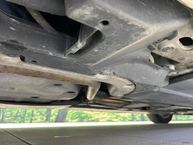 プリウス Ｓ　禁煙車　純正９型ナビ　衝突軽減装置　Ｂｌｕｅｔｏｏｔｈ　フルセグ　バックカメラ　ドライブレコーダー　ＥＴＣ　クルーズコントロール　ＬＥＤヘッドライト　スマートキー　オートエアコン　革巻きステアリング（21枚目）
