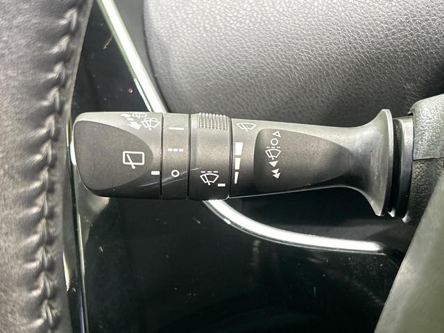 プリウス Ｓ　禁煙車　純正９型ナビ　衝突軽減装置　Ｂｌｕｅｔｏｏｔｈ　フルセグ　バックカメラ　ドライブレコーダー　ＥＴＣ　クルーズコントロール　ＬＥＤヘッドライト　スマートキー　オートエアコン　革巻きステアリング（41枚目）