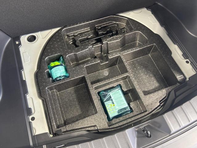 カローラクロス ハイブリッド　Ｚ　パノラマルーフ　１０．５インチディスプレイオーディオ　全周囲カメラ　セーフティセンス　禁煙車　シートヒーター　パワーシート　レンタアップ　ハーフレザーシート　クリアランスソナー　パワーバックドア（37枚目）
