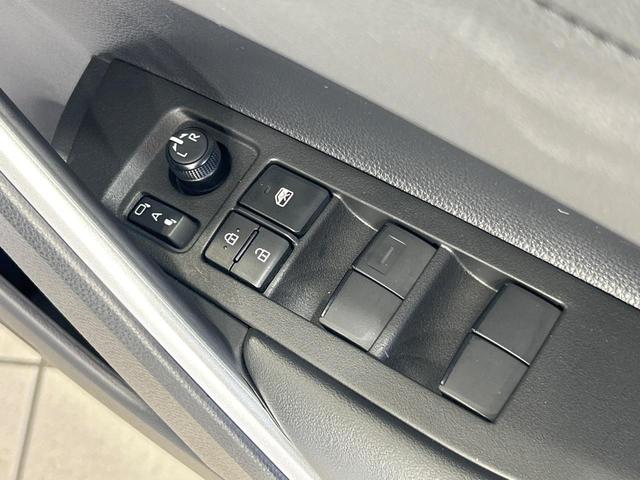 カローラクロス ハイブリッド　Ｚ　パノラマルーフ　１０．５インチディスプレイオーディオ　全周囲カメラ　セーフティセンス　禁煙車　シートヒーター　パワーシート　レンタアップ　ハーフレザーシート　クリアランスソナー　パワーバックドア（41枚目）