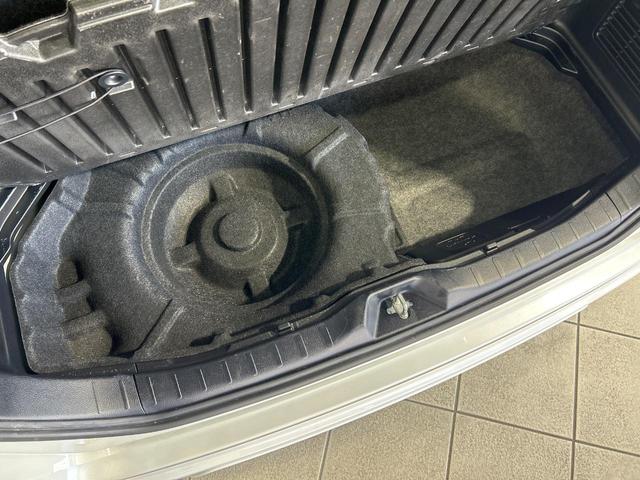 ヴォクシー ZS 煌 モデリスタエアロ 後席モニター ナビ 両側電動スライド セーフティセンス バックカメラ Bluetooth ETC ドラレコ LEDランプ 純正16インチアルミ 左右独立オートエアコン(49枚目)