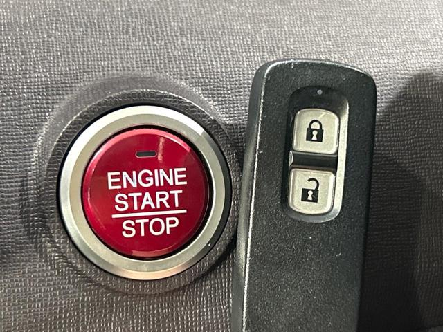 N-ONE プレミアム・Lパッケージ 純正ディスプレイオーディオ HIDヘッド バックカメラ 純正14インチアルミ 禁煙車 スマートキー ETC オートライト オートエアコン Bluetooth CD(7枚目)