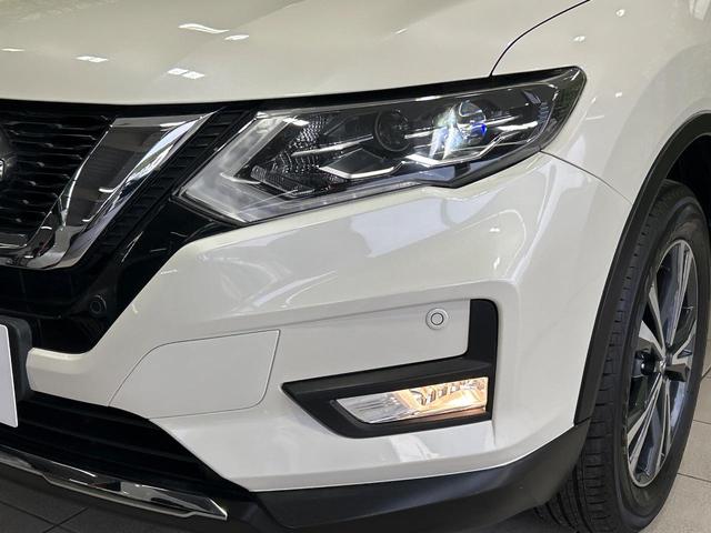 エクストレイル ２０Ｘ　純正ナビ　フリップダウンモニター　全周囲カメラ　エマージェンシーブレーキ　禁煙車　防水シート　パワーバックドア　ＥＴＣ　ＬＥＤヘッド　スマートキー　デジタルインナーミラー　オートライト（13枚目）