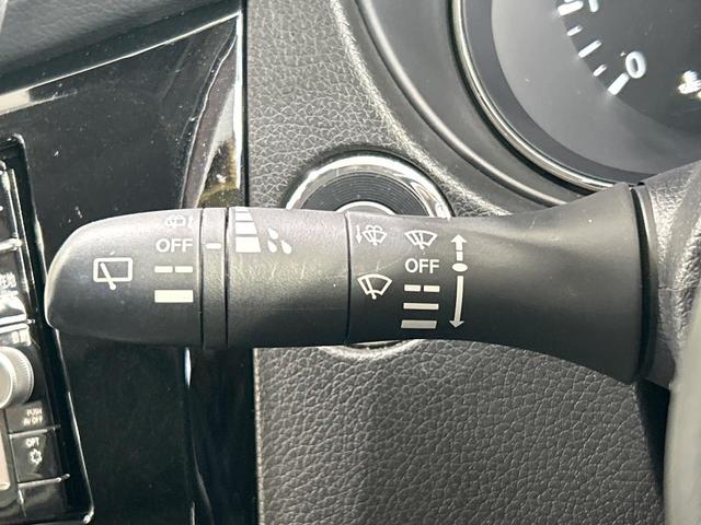 エクストレイル ２０Ｘ　純正ナビ　フリップダウンモニター　全周囲カメラ　エマージェンシーブレーキ　禁煙車　防水シート　パワーバックドア　ＥＴＣ　ＬＥＤヘッド　スマートキー　デジタルインナーミラー　オートライト（33枚目）