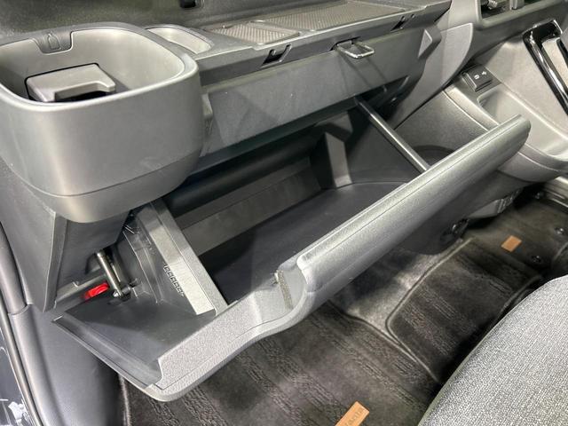 シエンタ ハイブリッドＺ　全周囲カメラ　純正１０．５型ナビ　両側電動スライド　シートヒーター　ＬＥＤランプ　Ｂｌｕｅｔｏｏｔｈ　ＣａｒＰｌａｙ　ＥＴＣ　セーフティセンス　レーダークルーズ　クリアランスソナー　ＡＣ１００Ｖ電源（30枚目）