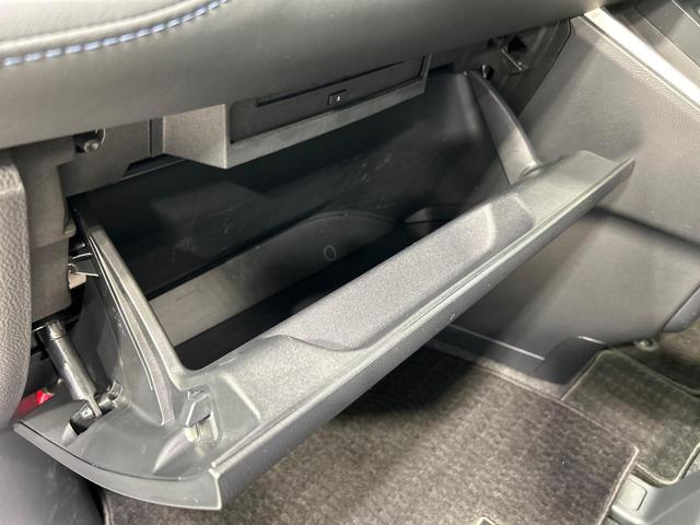 ヴォクシー S-Z 後席モニター 純正10.5型ナビ 快適利便PKG デジタルミラー ブラインドスポットモニター バックカメラ 3眼LEDランプ ヘッドアップディスプレイ シートヒーター ドラレコ ETC リアオートエア(21枚目)