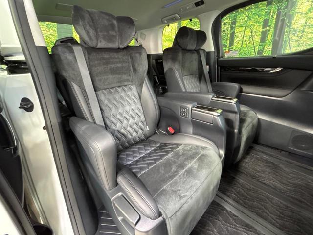 後部座席も気になるようなキズ・汚れやへたり等、大きなダメージはなく、良好な状態です。