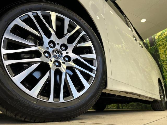 【純正18インチアルミホイール】外観にマッチした純正アルミホイールを装着しております。各種社外アルミホイールや、スタッドレスタイヤも取扱いしております。是非ご相談ください♪