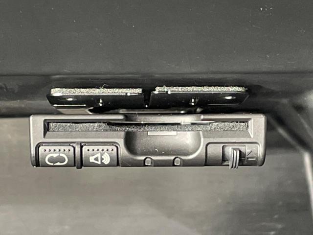 N-BOXカスタム G・ターボパッケージ ターボ 両側電動ドア 純正SDナビ バックカメラ スマートキー HIDヘッド ETC クルコン オートライト オートエアコン 純正15インチアルミ CD DVD再生 地デジ パドルシフト(6枚目)