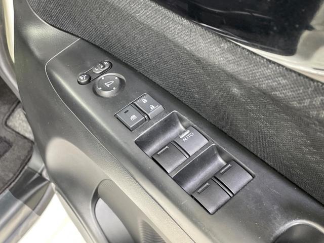 N-BOXカスタム G・ターボパッケージ ターボ 両側電動ドア 純正SDナビ バックカメラ スマートキー HIDヘッド ETC クルコン オートライト オートエアコン 純正15インチアルミ CD DVD再生 地デジ パドルシフト(27枚目)