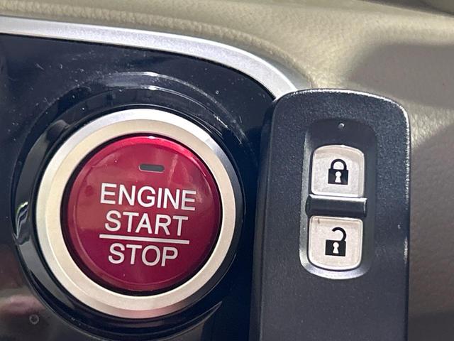 【Ｈｏｎｄａスマートキー】カバンやポケットに入れたままでもドアの施錠・解錠が可能なスマートキーを装備。エンジンのオン・オフ時もカギを取り出す必要が無いからとっても便利です♪