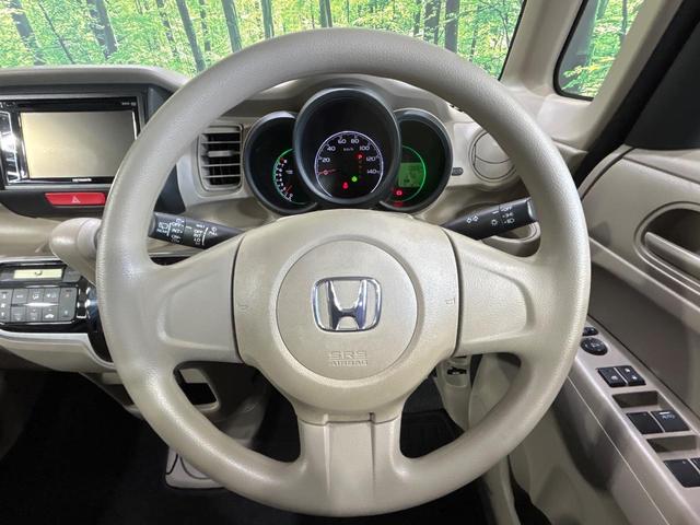 インテリアに合わせたデザインのステアリングは、運転される方のことも考え、運転しやすい形状、大きさです。是非一度、実際に触ってお確かめください。