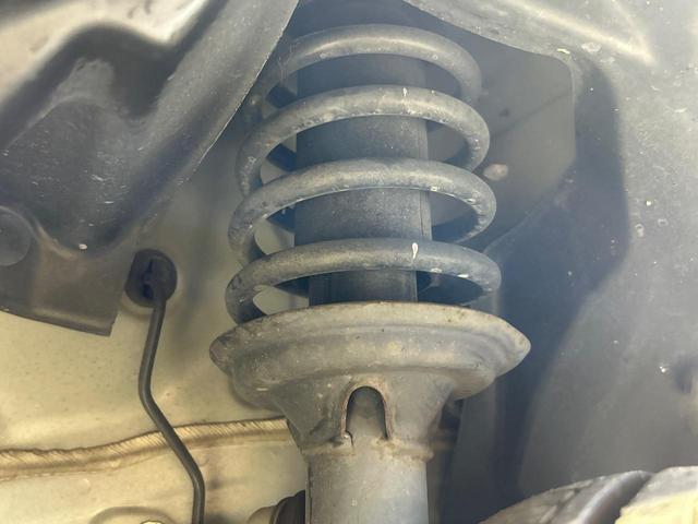 お車を安心してお乗りいただく為には、足回りの定期点検が欠かせません。サービスサポート（有償保証）では無料点検もご提供しており、安心のカーライフをお過ごしいただけるサポート体制が整っています。