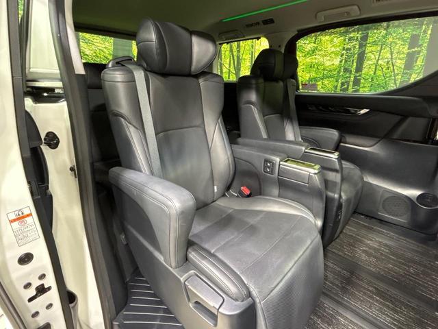 ヴェルファイア ２．５Ｚ　Ｇエディション　エアロ　フリップダウンモニター　純正９インチナビ　両側電動ドア　電動リヤゲート　バックカメラ　禁煙車　レザーシート　コーナーセンサー　スマートキー　ＬＥＤヘッド　ビルトインＥＴＣ　クルコン（8枚目）