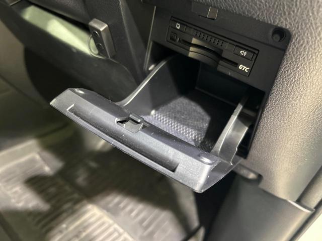 ヴェルファイア ２．５Ｚ　Ｇエディション　エアロ　フリップダウンモニター　純正９インチナビ　両側電動ドア　電動リヤゲート　バックカメラ　禁煙車　レザーシート　コーナーセンサー　スマートキー　ＬＥＤヘッド　ビルトインＥＴＣ　クルコン（41枚目）