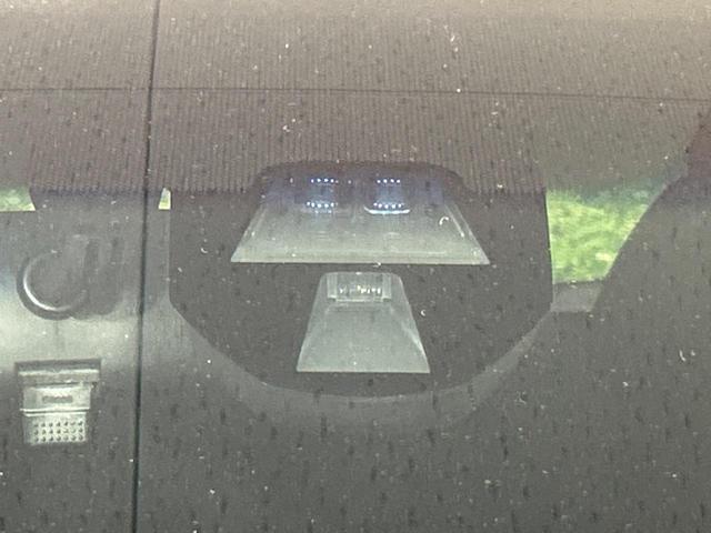 フィット 13G・Fパッケージ SDナビ バックカメラ?シティブレーキアクティブシステム 禁煙車 前後ドライブレコーダー スマートキー ETC Bluetooth再生 CD/DVD再生 フルセグ ステアリングスイッチ(5枚目)