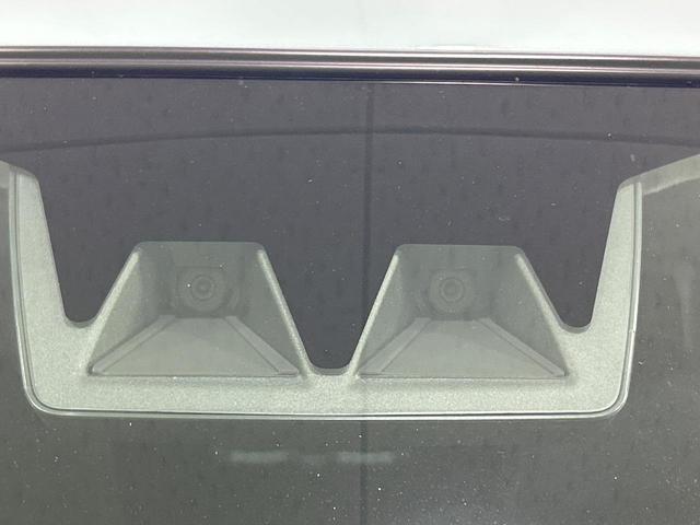 【スマートアシスト】走行中に前方の車両等を認識し、衝突しそうな時は警報とブレーキで衝突回避と被害軽減をアシスト。より安全にドライブをお楽しみいただけます。