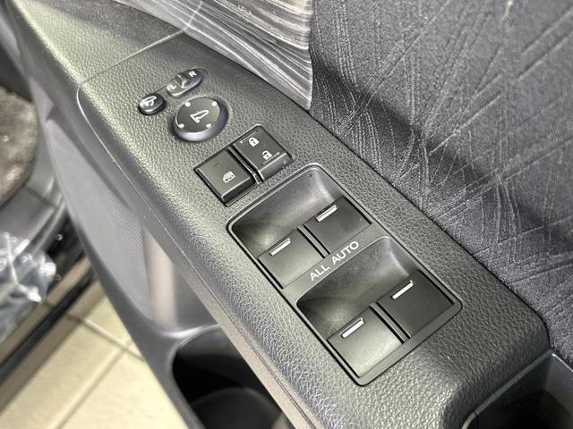 オデッセイ アブソルート・Xホンダセンシング フリップダウンモニター 両側電動ドア 純正8インチSDナビ バックカメラ レーダークルーズ 禁煙車 ハーフレザーシート パワーシート LEDヘッド ビルトインETC 車線逸脱警報 オートライト(40枚目)