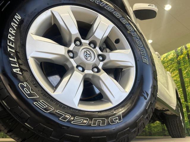 【純正１７インチアルミホイール】外観にマッチした純正アルミホイールを装着しております。各種社外アルミホイールや、スタッドレスタイヤも取扱いしております。是非ご相談ください♪